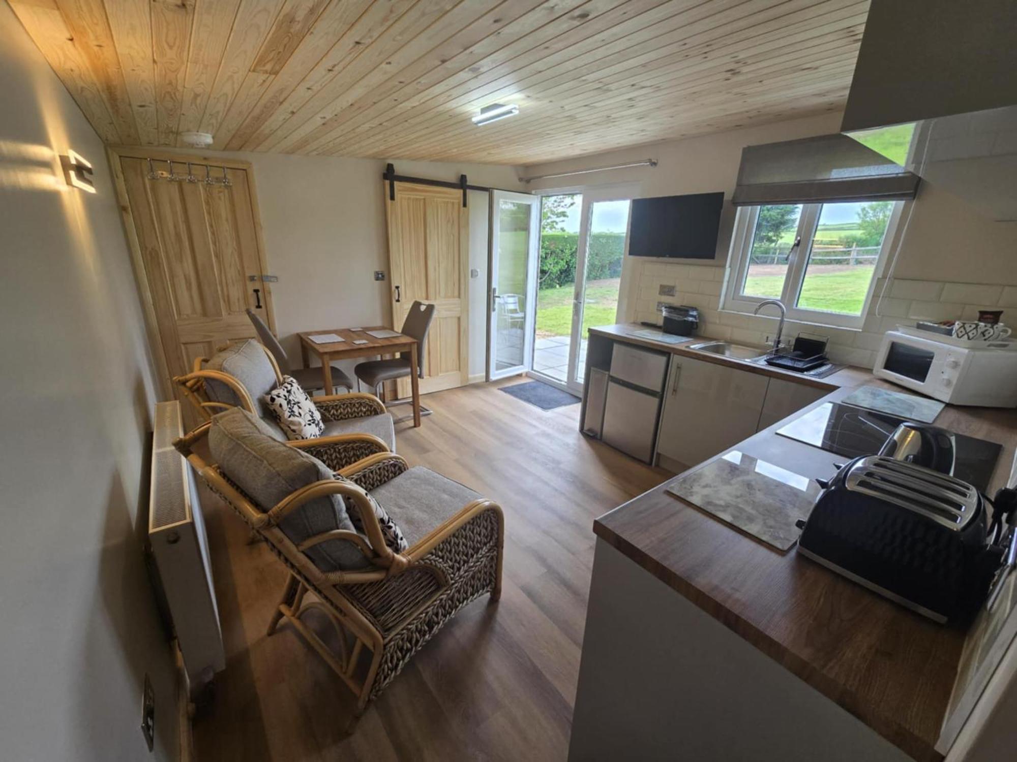 Dunroaming Cabin Pendine Exteriör bild