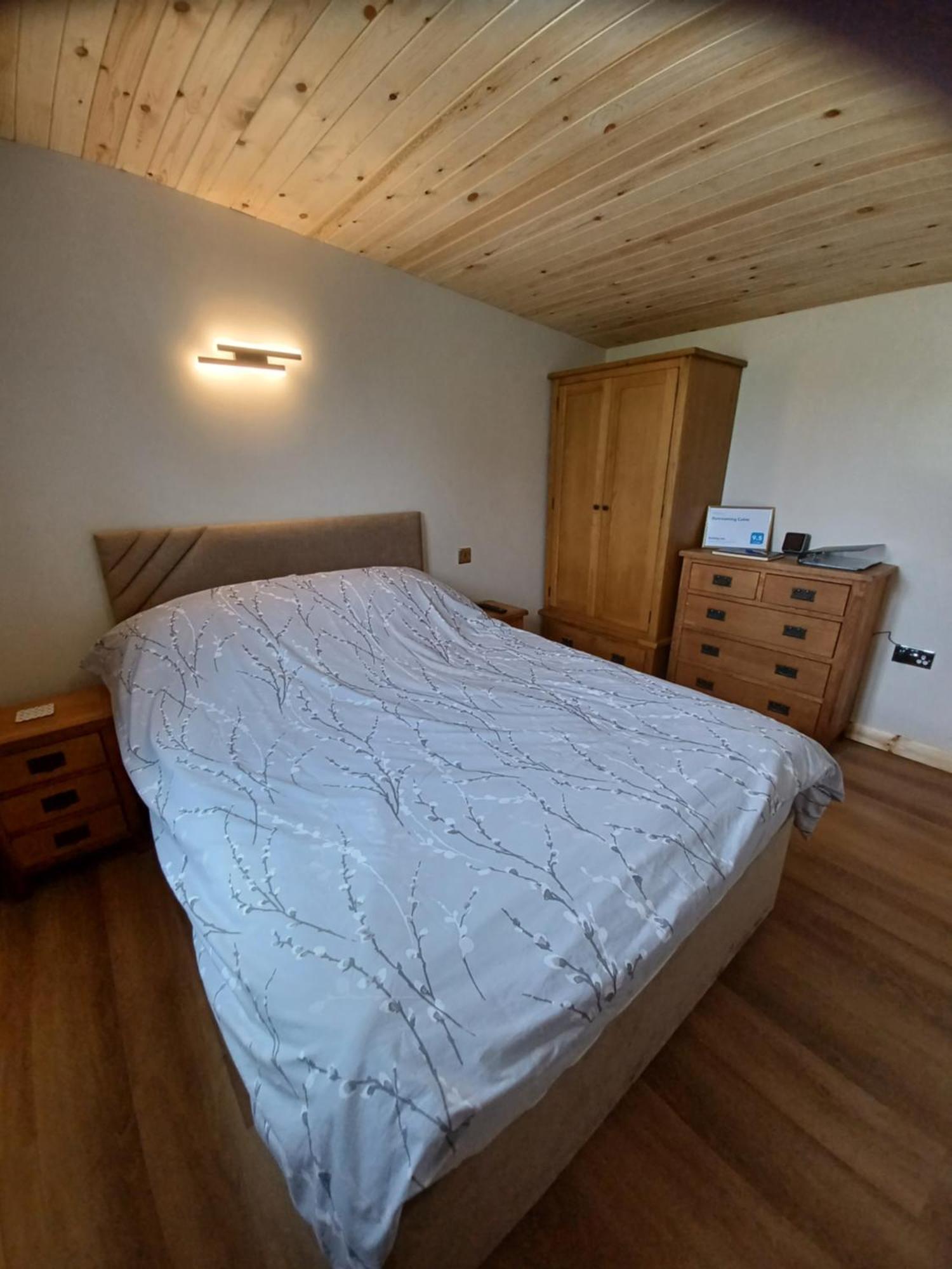 Dunroaming Cabin Pendine Exteriör bild